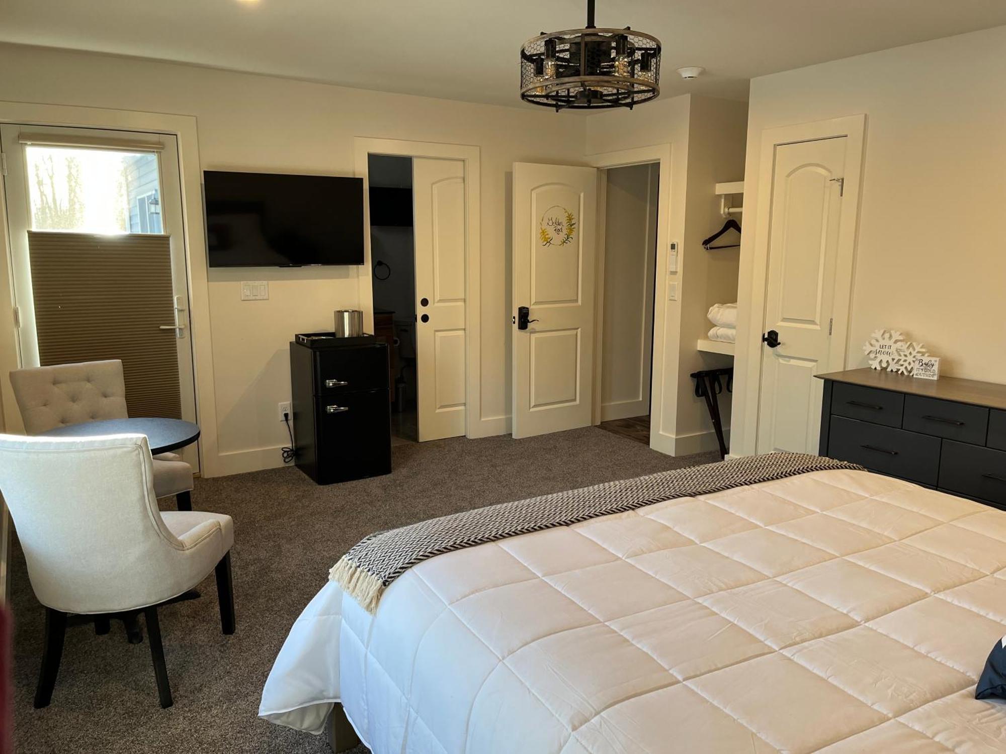 Four Seasons For Fun Bed & Breakfast Lakeville Exteriör bild