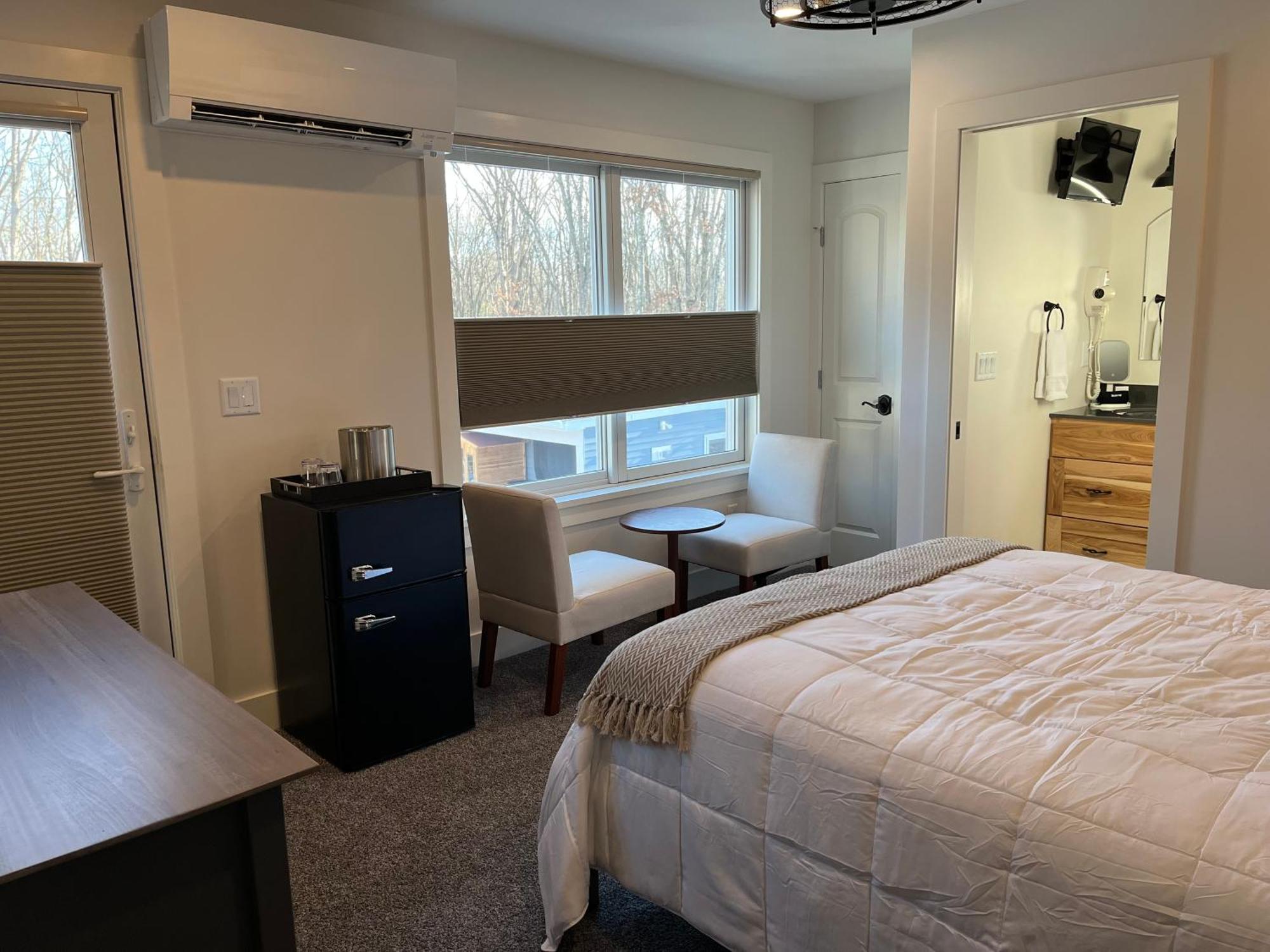 Four Seasons For Fun Bed & Breakfast Lakeville Exteriör bild