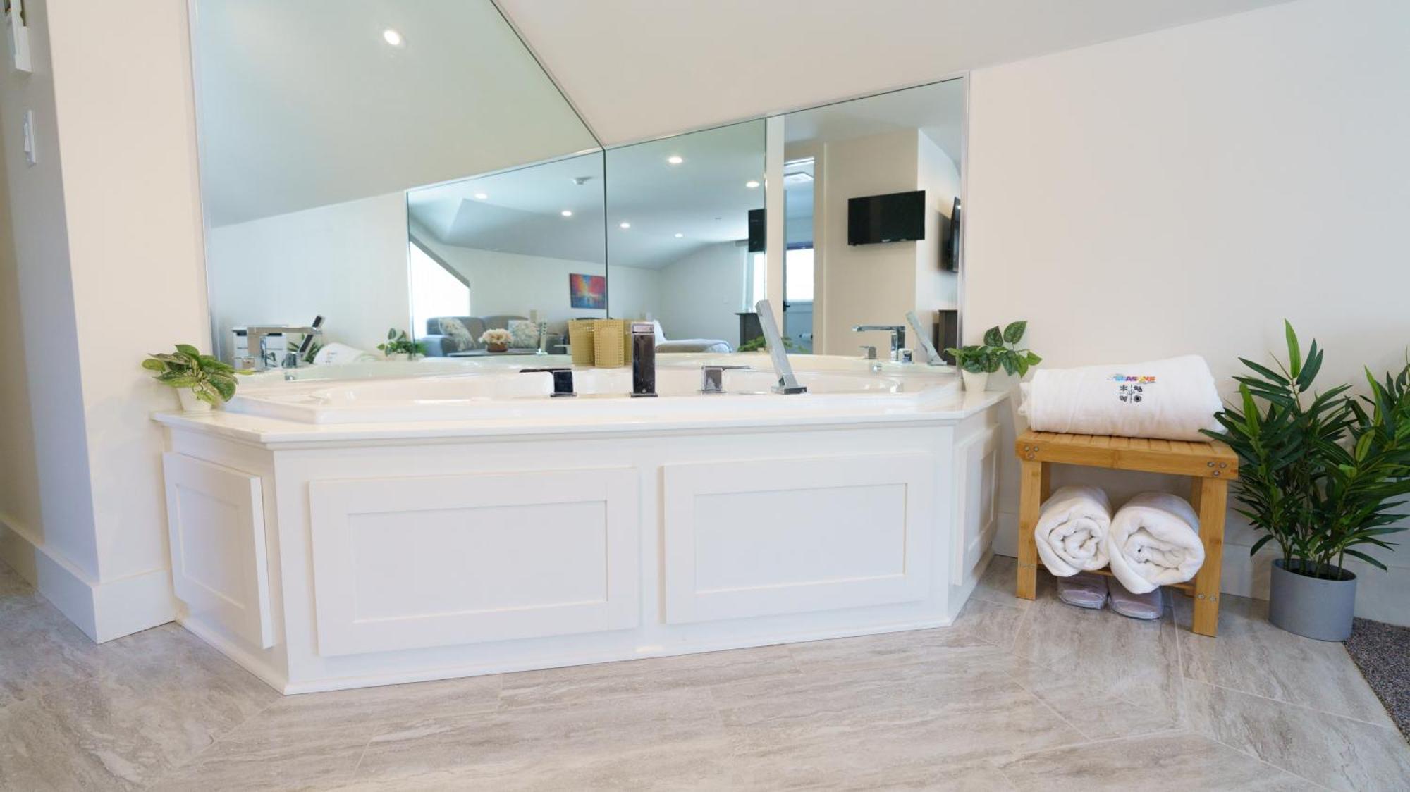 Four Seasons For Fun Bed & Breakfast Lakeville Exteriör bild